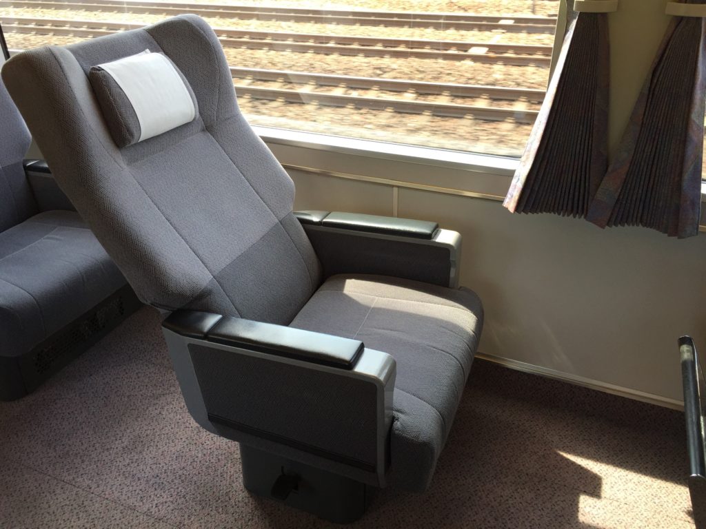 Haruka Express Green Car Single Seat Reclined
