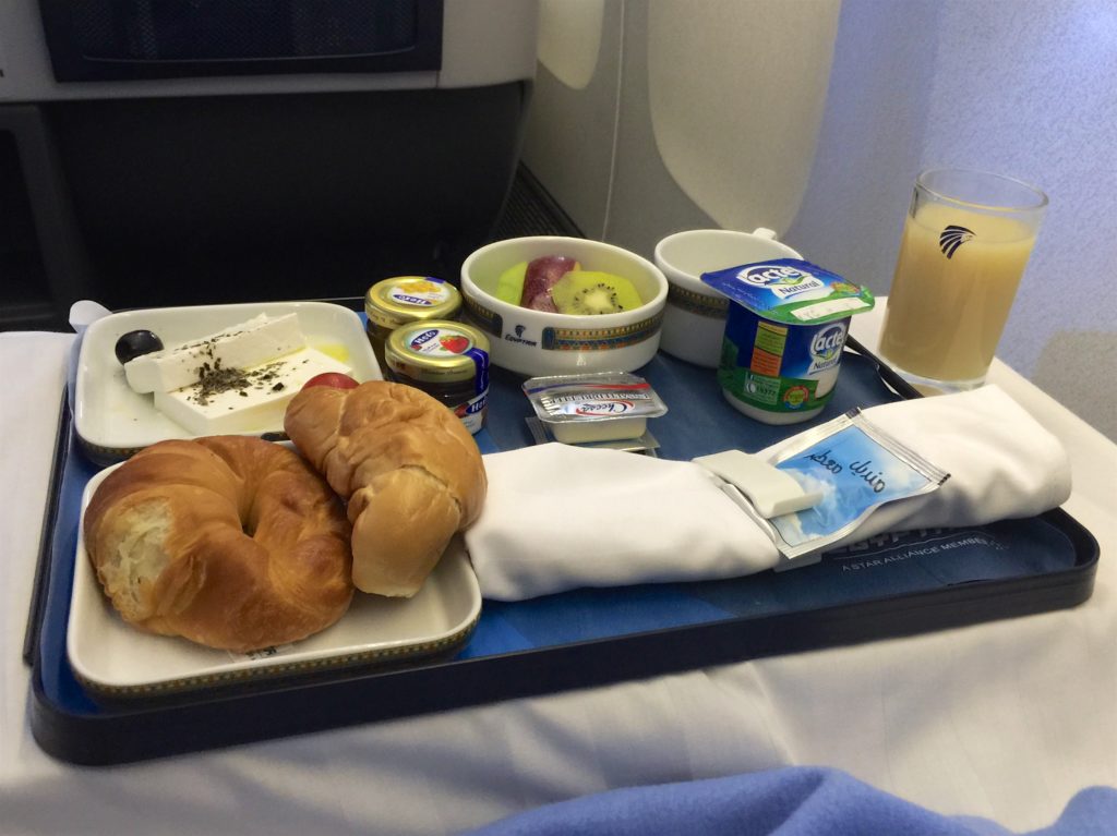 caidxb-egyptair-mealtray
