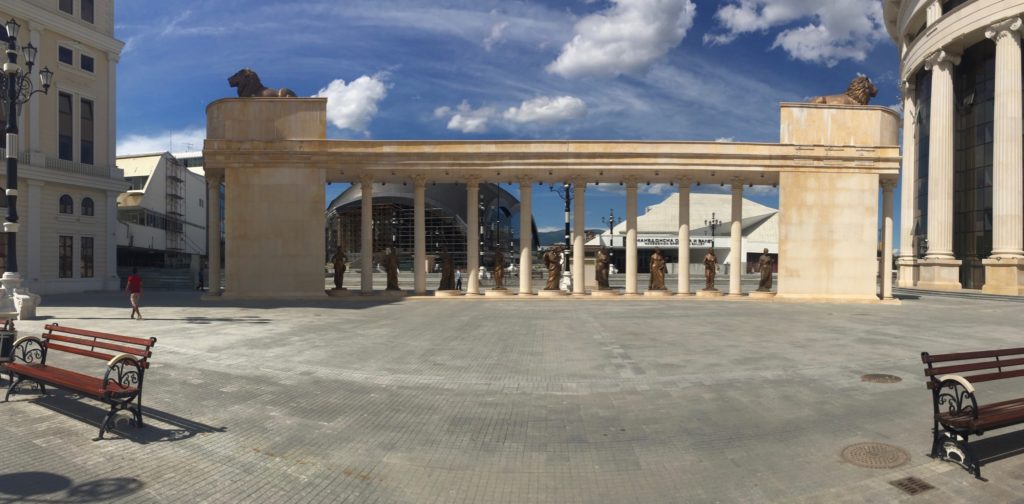 skopje-columns