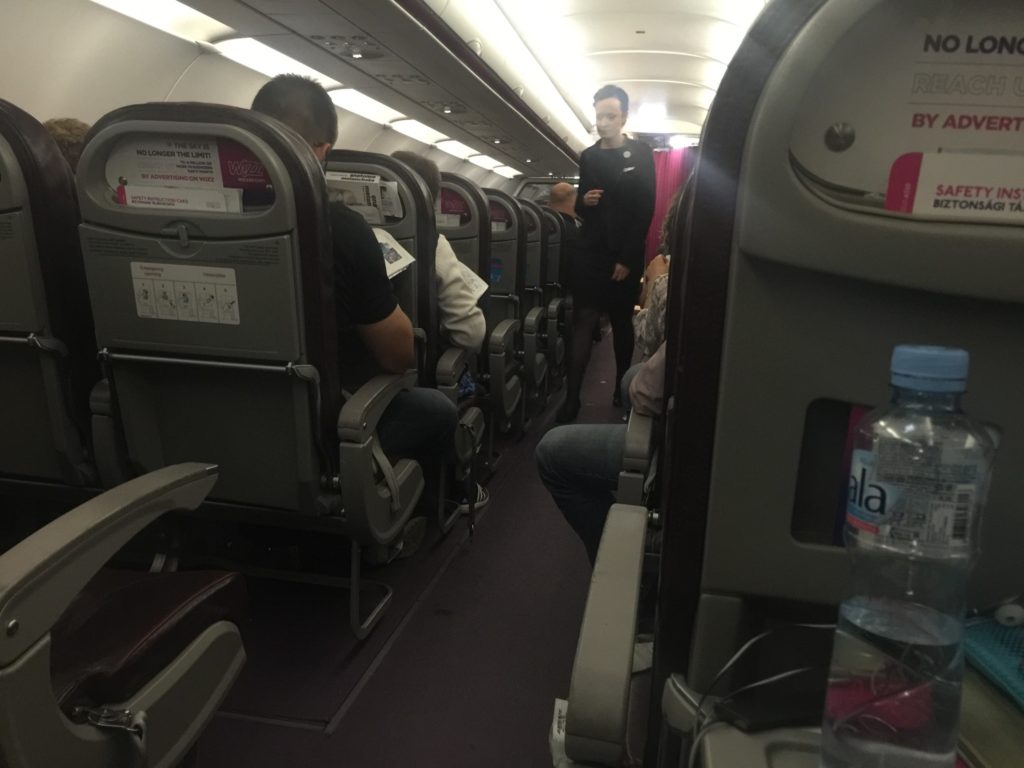 wizzair-skpbts-aisle